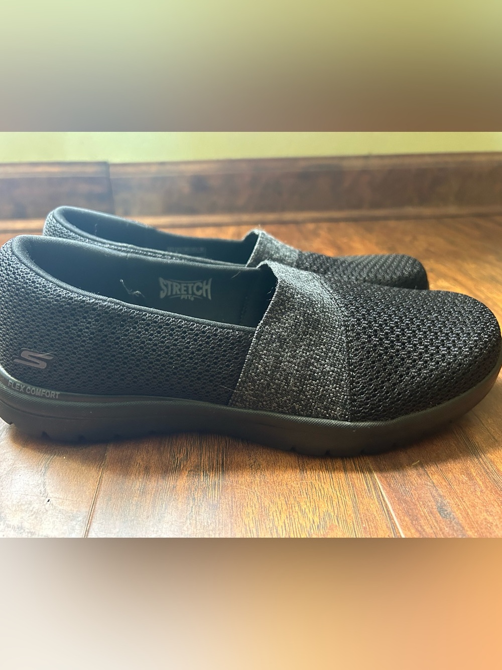 Skechers Women's Black Slip-On Stretch Knit Flats Size 8.5 New